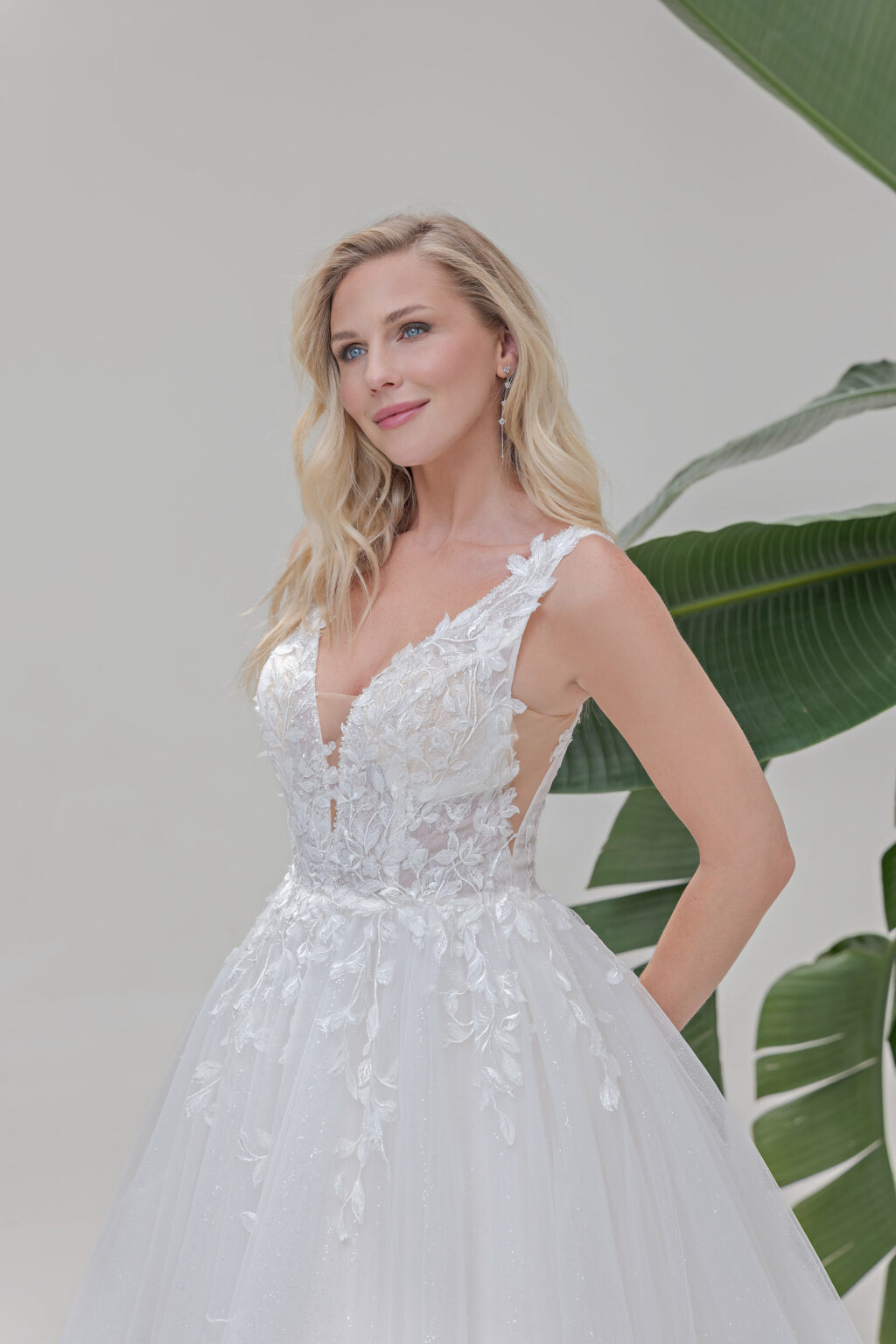 Amera Vera Kollektion 2025 Brautkleid B2503 (2) Juno das Hochzeitshaus Brautmode Meinersen Wolfsburg Gifhorn