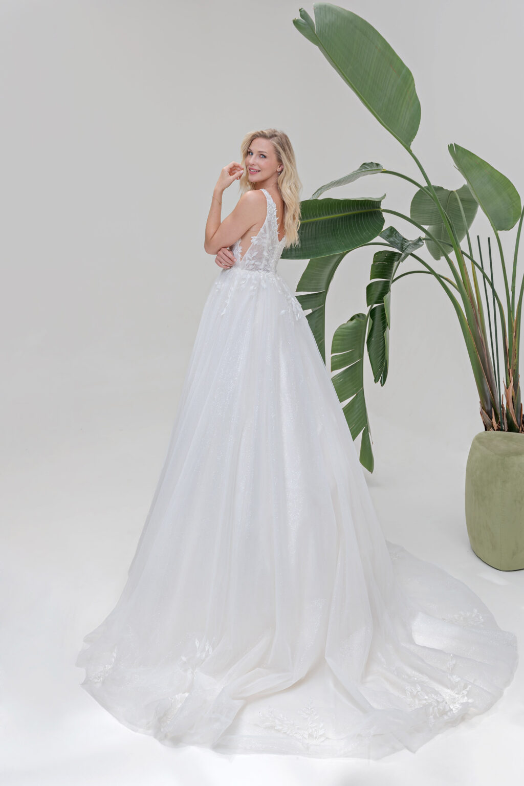 Amera Vera Kollektion 2025 Brautkleid B2503 (3) Juno das Hochzeitshaus Brautmode Meinersen Wolfsburg Gifhorn