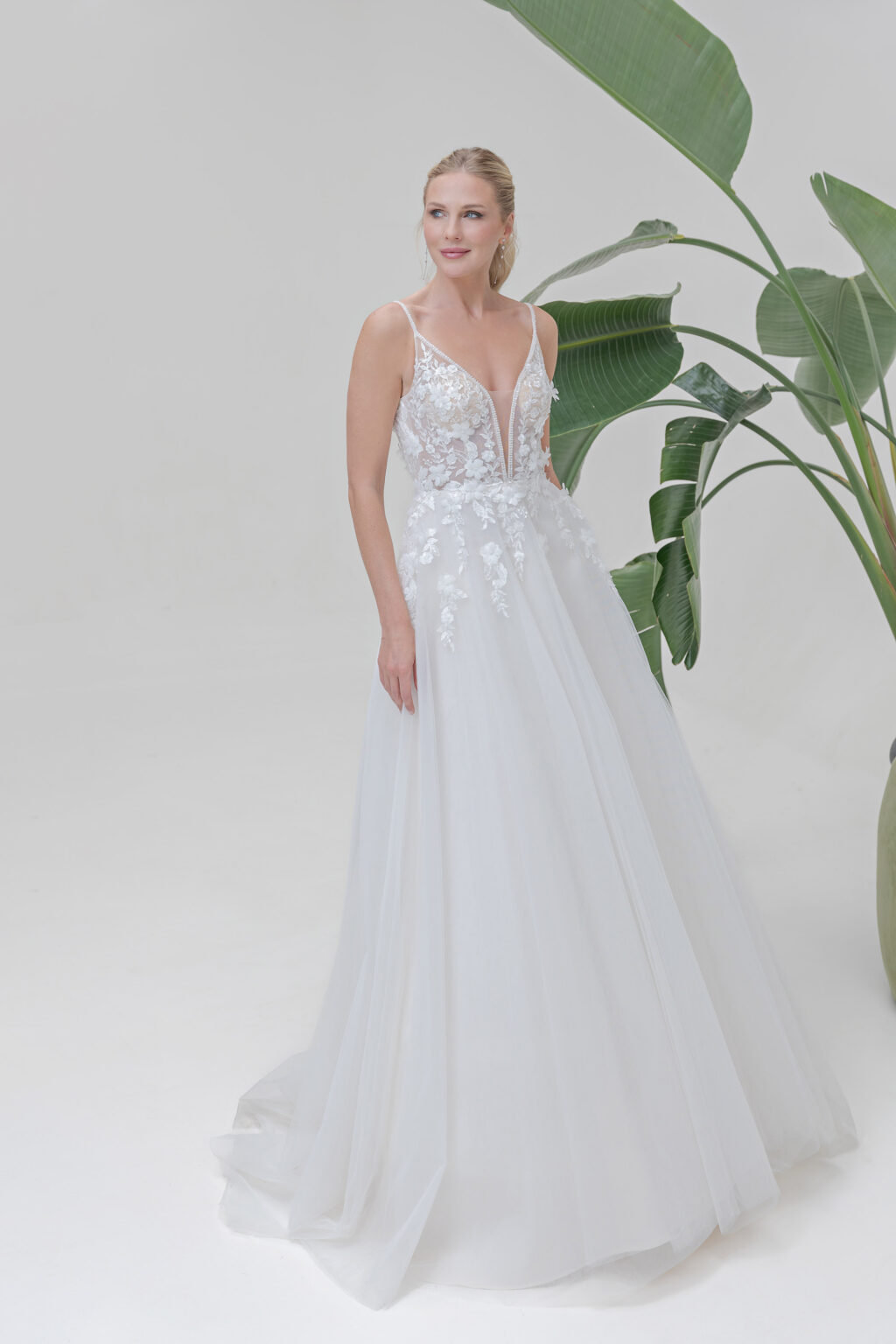 Amera Vera Kollektion 2025 Brautkleid B2508 (1) Juno das Hochzeitshaus Brautmode Meinersen Wolfsburg Gifhorn