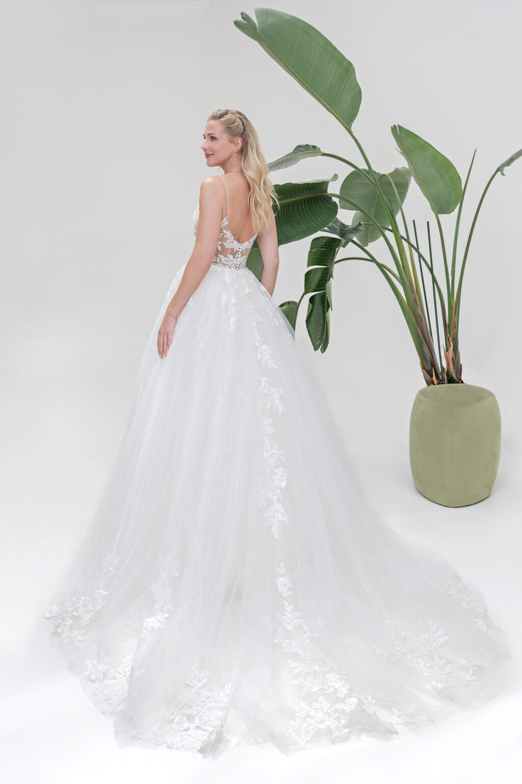 Amera Vera Kollektion 2025 Brautkleid B2512 (3) Juno das Hochzeitshaus Brautmode Meinersen Wolfsburg Gifhorn