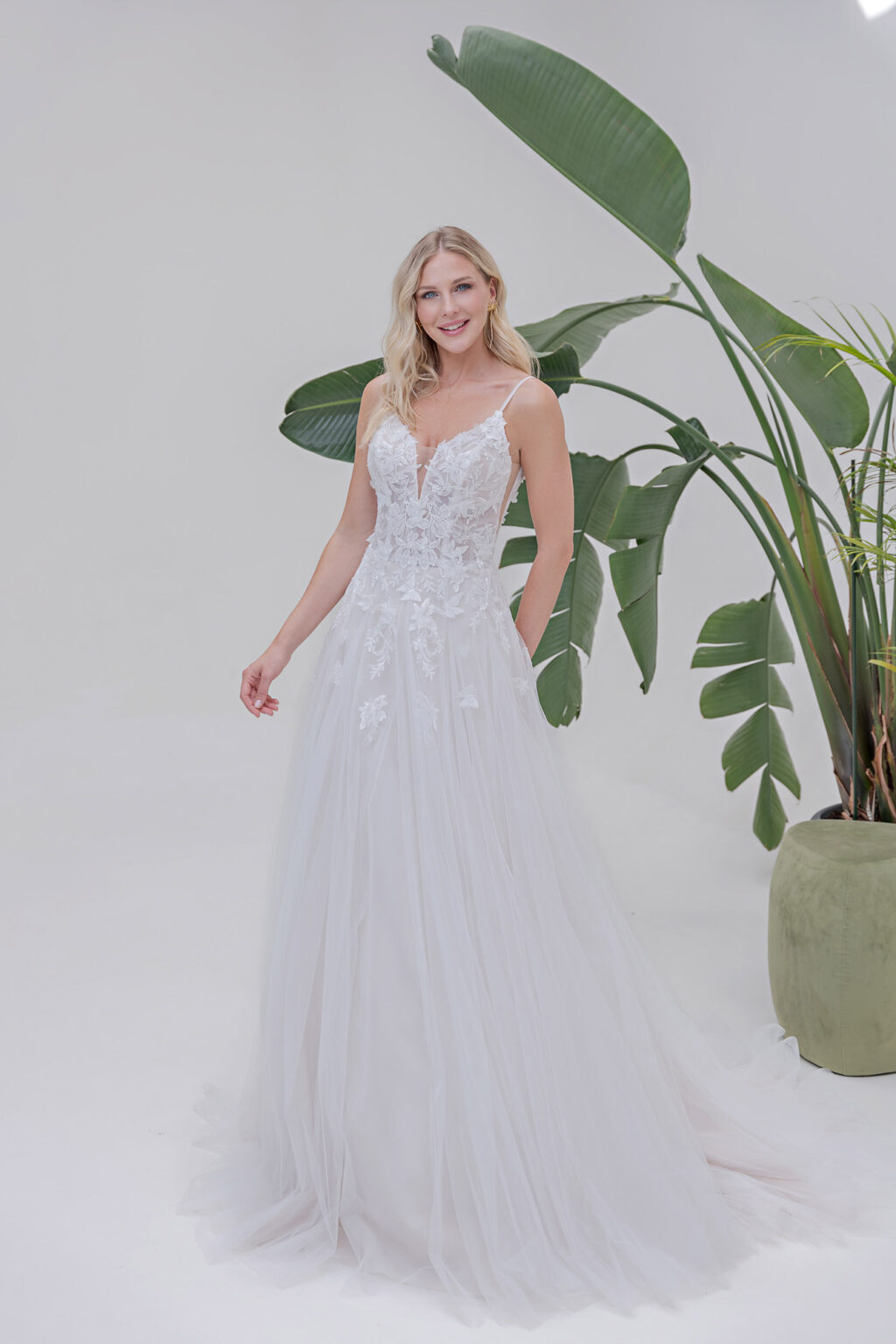 Amera Vera Kollektion 2025 Brautkleid B2516 (1) Juno das Hochzeitshaus Brautmode Meinersen Wolfsburg Gifhorn