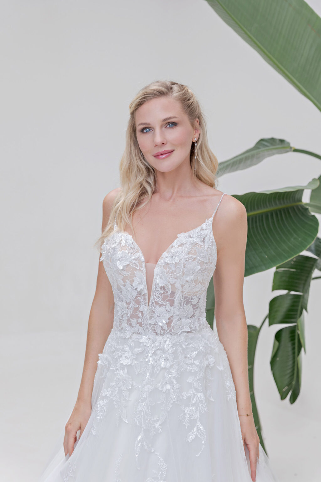 Amera Vera Kollektion 2025 Brautkleid B2531 (2) Juno das Hochzeitshaus Brautmode Meinersen Wolfsburg Gifhorn