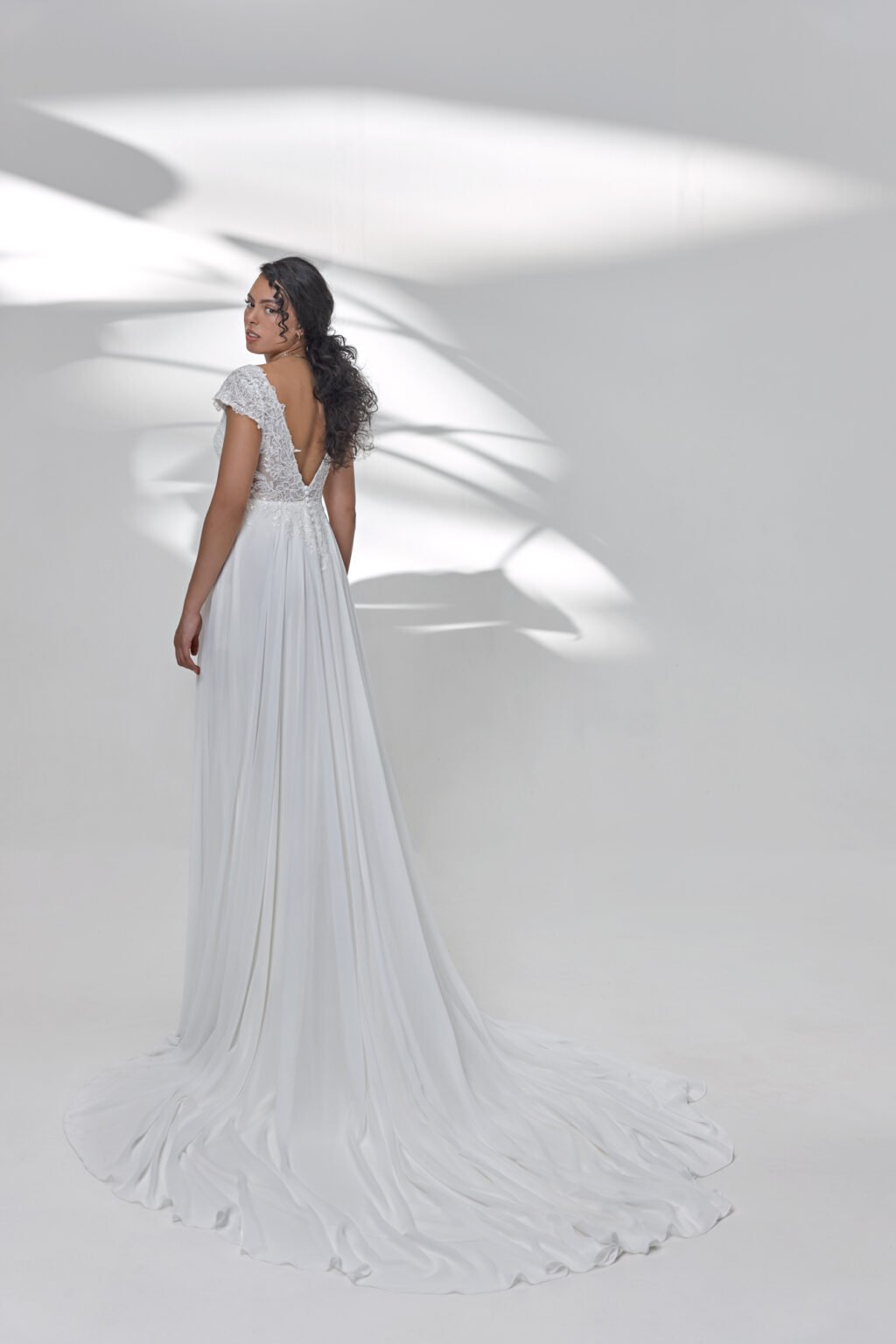 Lohrengel Light Kollektion 2025 Standesamtkleid LBS06 3 Juno das Hochzeitshaus Hochzeitsmode Meinersen Wolfsburg Gifhorn