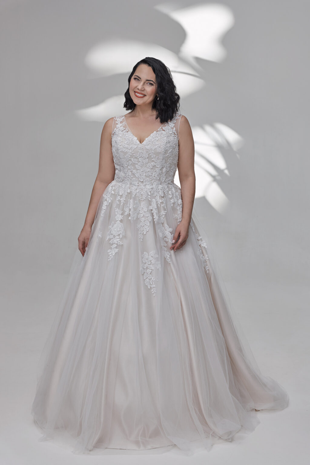 Molly Monroe by Lohrengel Kollektion 2025 Curvy Brautkleid LB505 7 Plus Size Brautkleid Juno das Hochzeitshaus Meinersen bei Braunschweig Wolfsburg