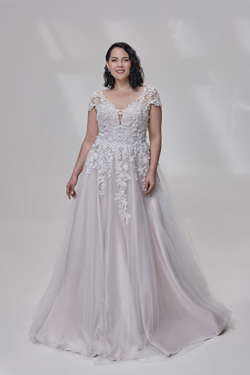 Molly Monroe by Lohrengel Kollektion 2025 Curvy Brautkleid LB508 1 Plus Size Brautkleid Juno das Hochzeitshaus Meinersen bei Braunschweig Wolfsburg