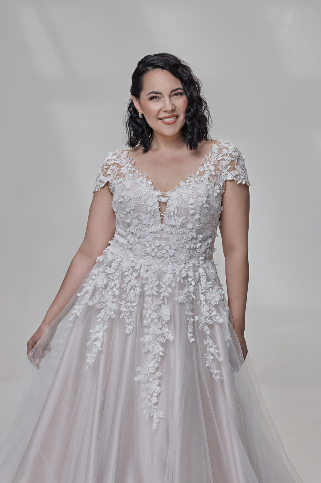 Molly Monroe by Lohrengel Kollektion 2025 Curvy Brautkleid LB508 2 Plus Size Brautkleid Juno das Hochzeitshaus Meinersen bei Braunschweig Wolfsburg