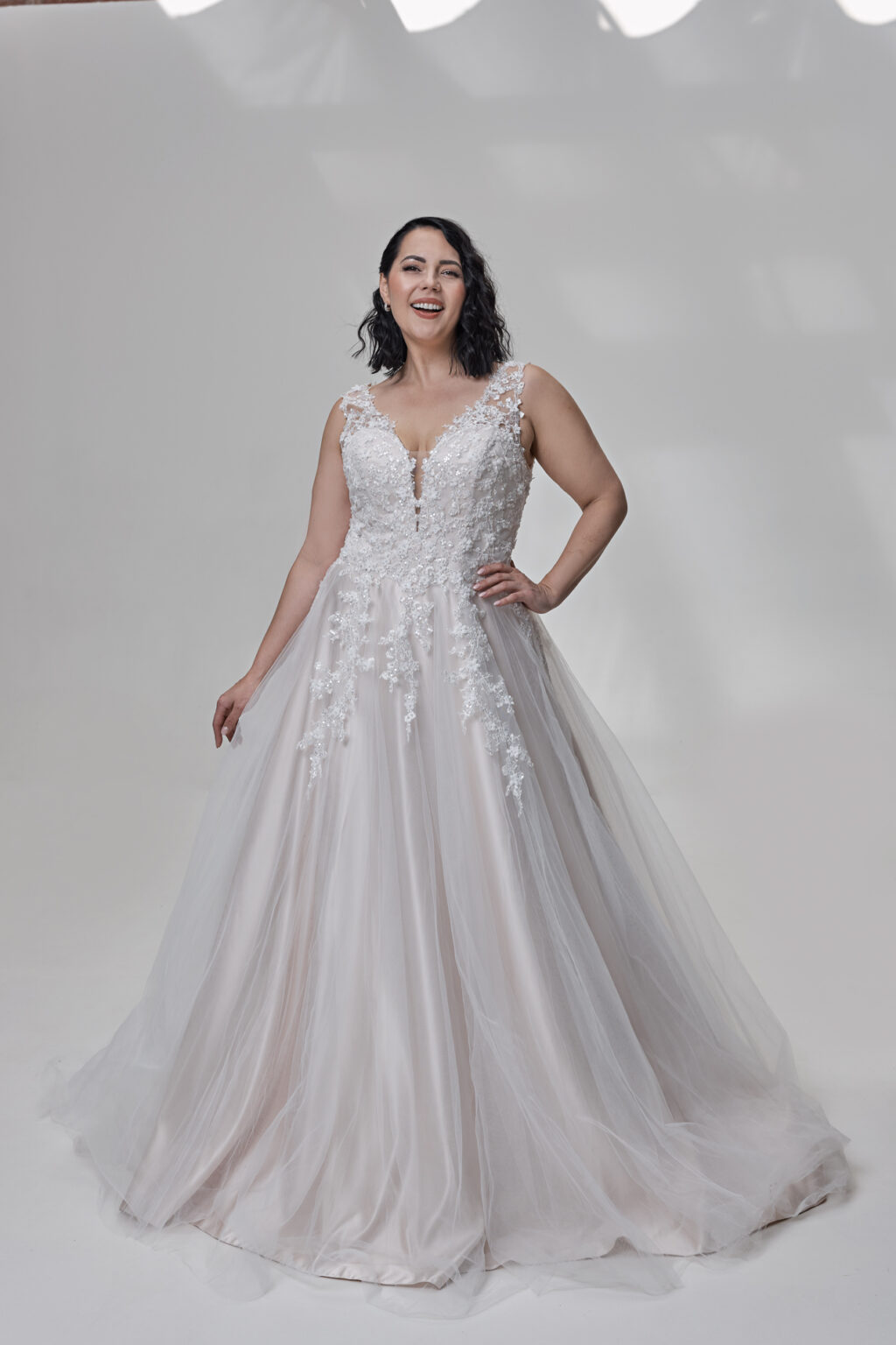 Molly Monroe by Lohrengel Kollektion 2025 Curvy Brautkleid LB509 7 Plus Size Brautkleid Juno das Hochzeitshaus Meinersen bei Braunschweig Wolfsburg