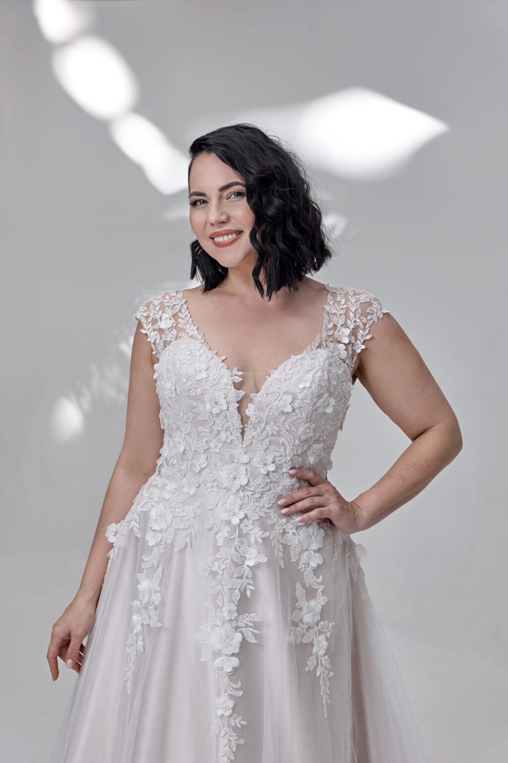 Molly Monroe by Lohrengel Kollektion 2025 Curvy Brautkleid LB525 2 Plus Size Brautkleid Juno das Hochzeitshaus Meinersen bei Braunschweig Wolfsburg