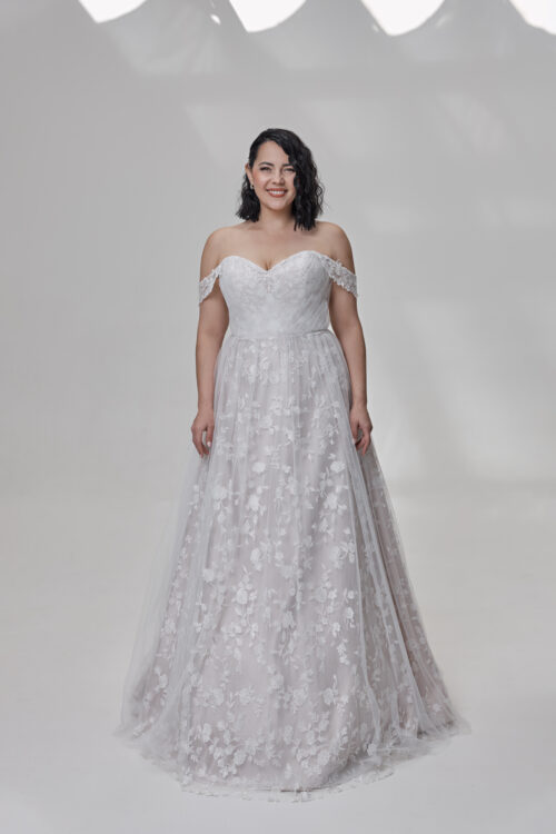 Molly Monroe by Lohrengel Kollektion 2025 Curvy Brautkleid LB527 1 Plus Size Brautkleid Juno das Hochzeitshaus Meinersen bei Braunschweig Wolfsburg