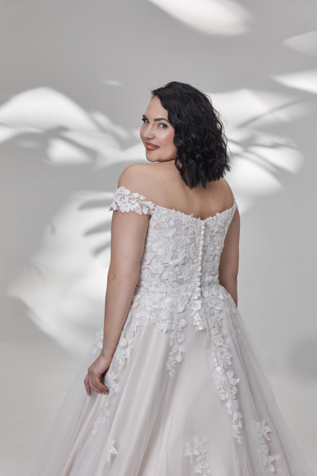 Molly Monroe by Lohrengel Kollektion 2025 Curvy Brautkleid LB532 4 Plus Size Brautkleid Juno das Hochzeitshaus Meinersen bei Braunschweig Wolfsburg