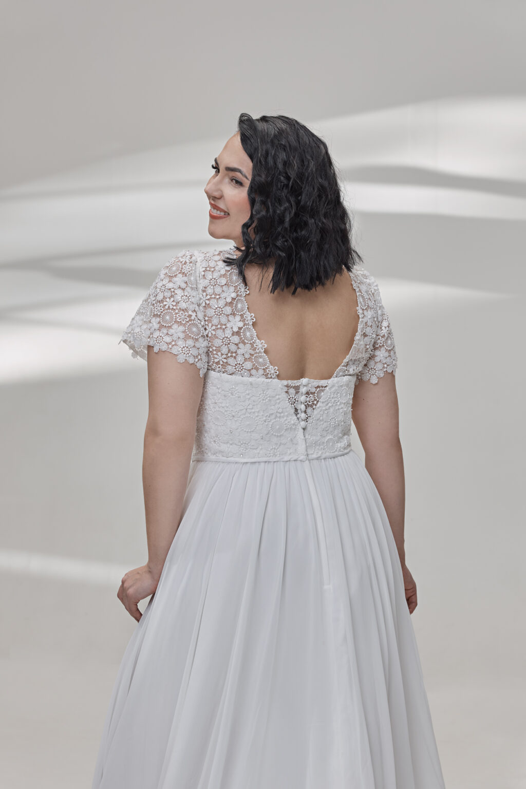 Molly Monroe by Lohrengel Kollektion 2025 Curvy Brautkleid LB535 4 Plus Size Brautkleid Juno das Hochzeitshaus Meinersen bei Braunschweig Wolfsburg